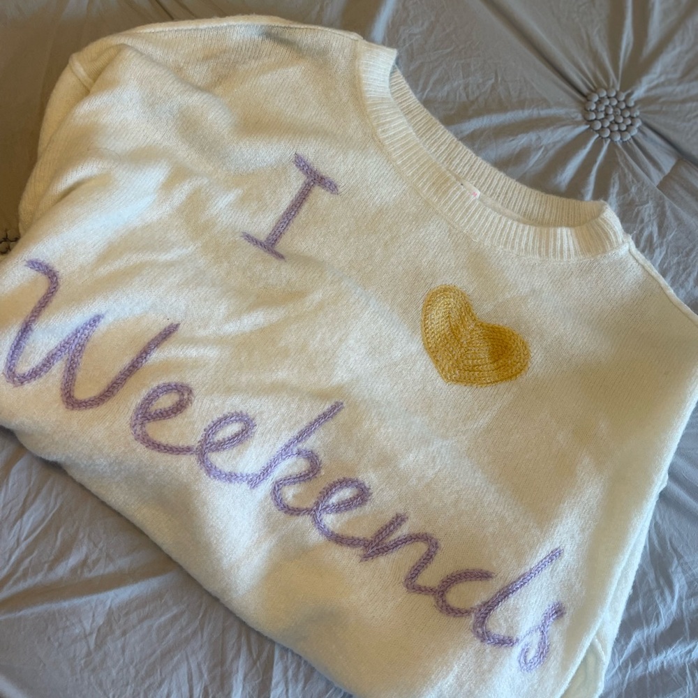 BOUTIQUE | Soft I 💛weekends cropped sweater NWOT